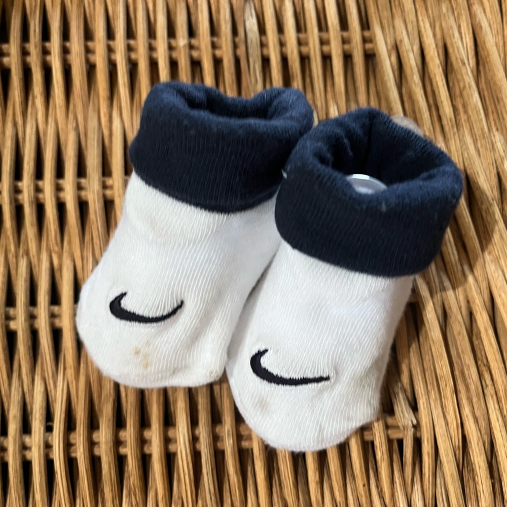NIKE baby bootie sox in white & navy color w/the swoosh  NWT